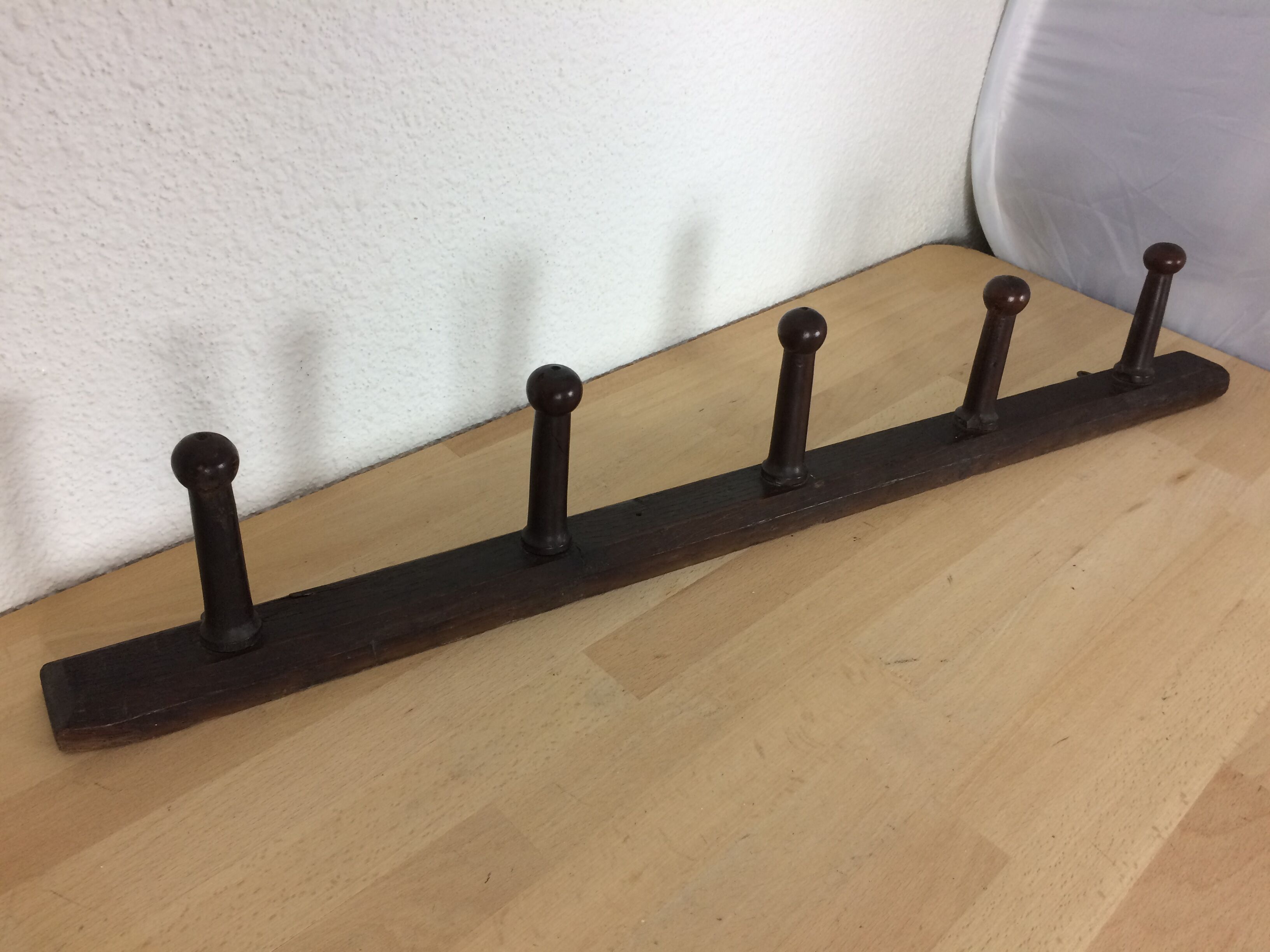 5-ball wooden wall coat holder