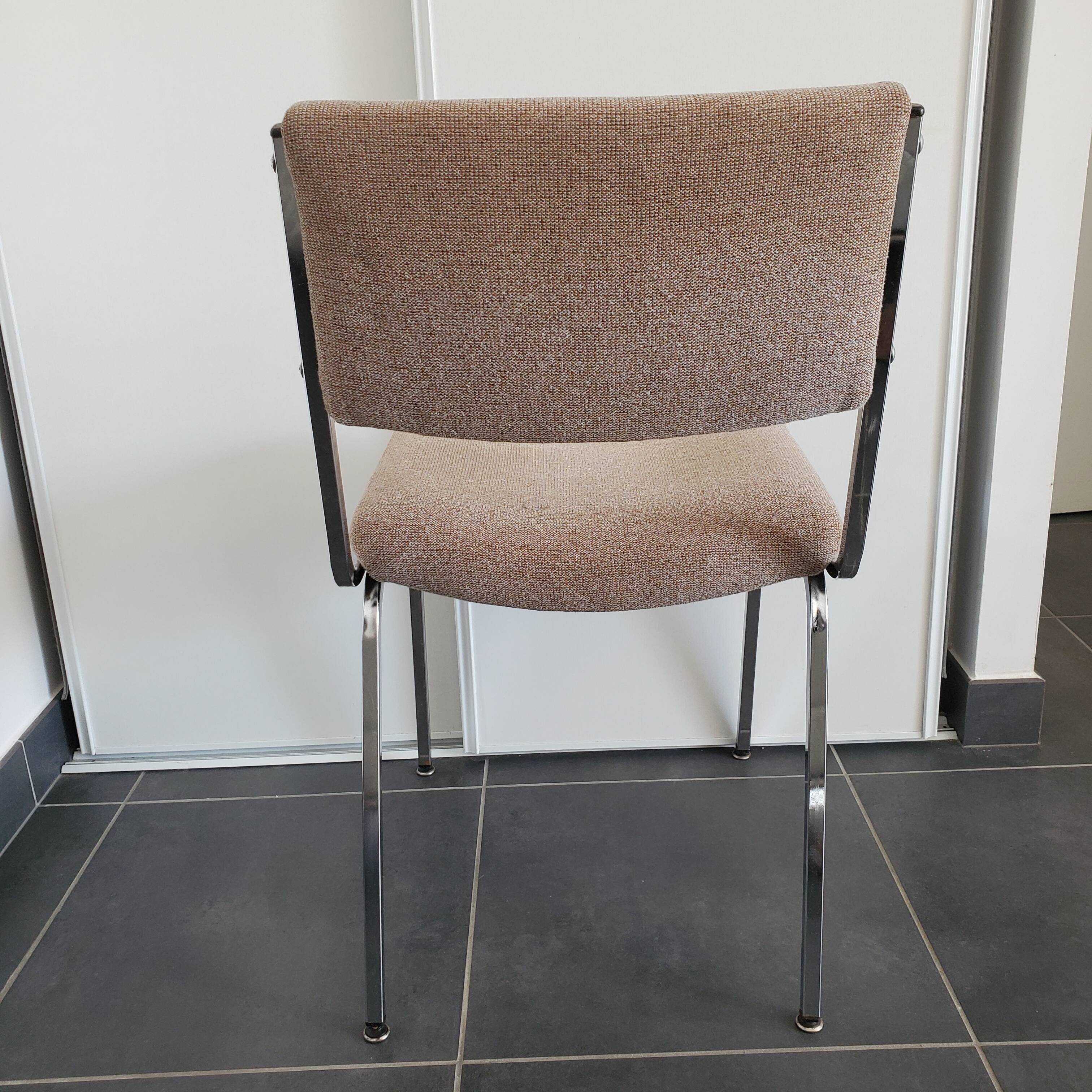 Chaise inclinée métal et assise tissu