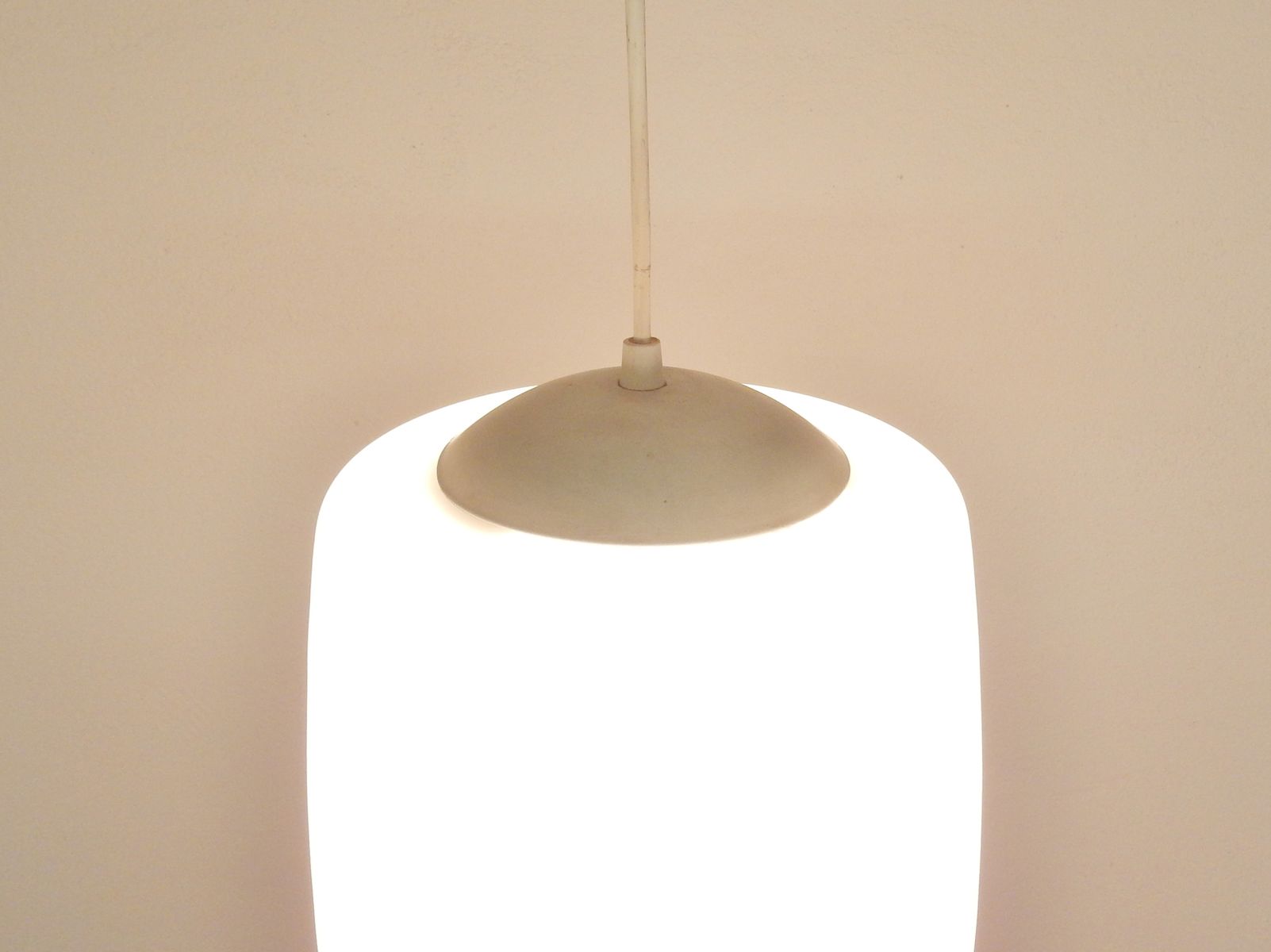 Suspension en verre opalin Pays-Bas 1960s