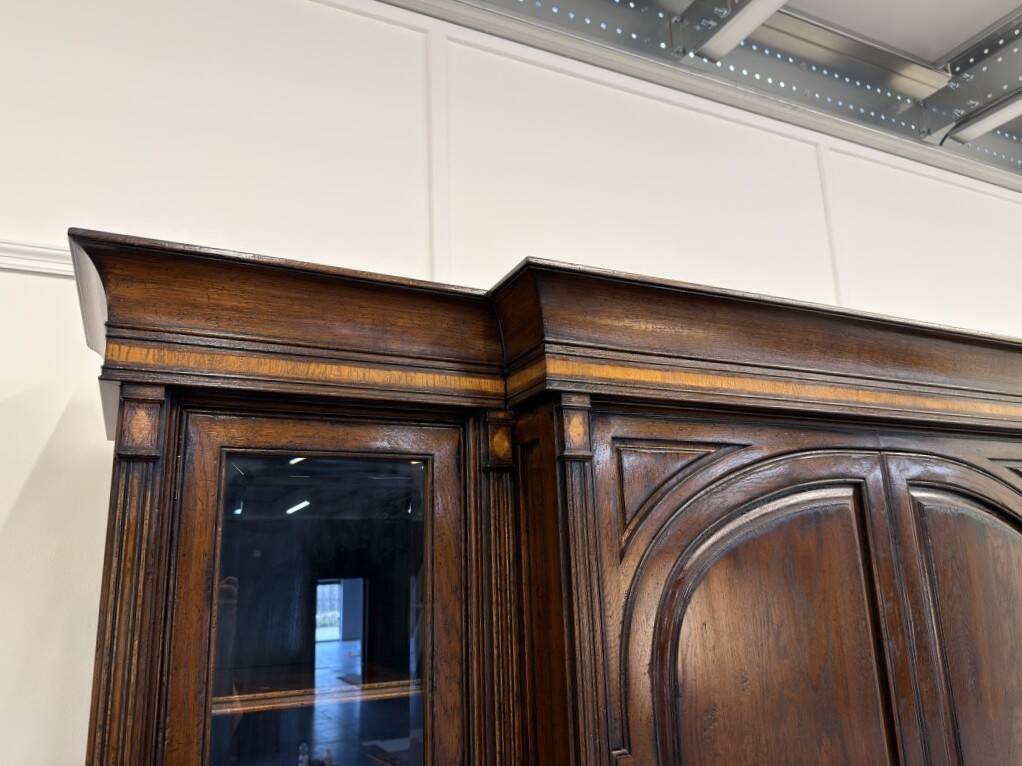 Classic English Royal Antique Collection Bookcase