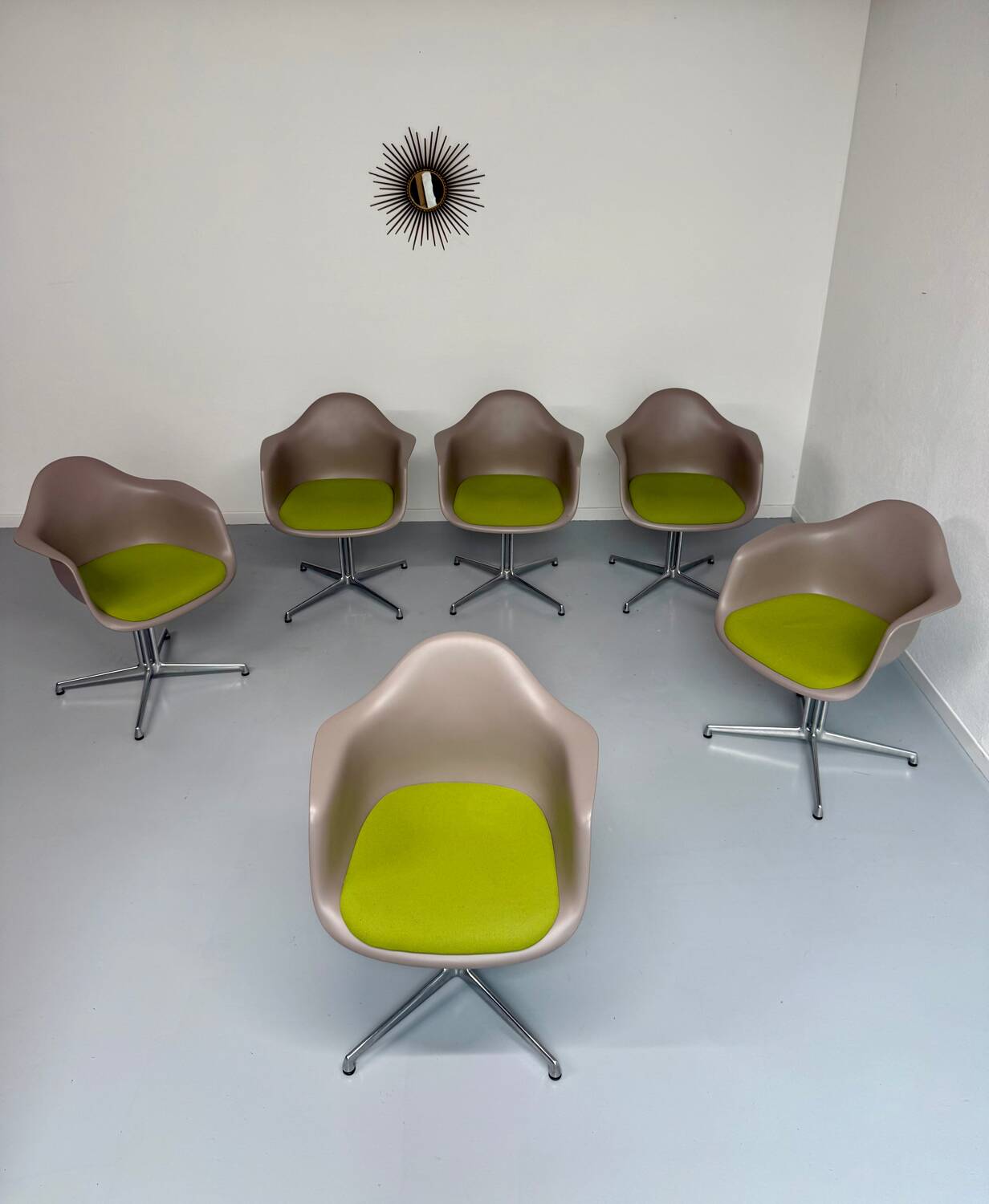 Lot of 6 plastic armchair chairs design Eames VITRA La fonda gray base