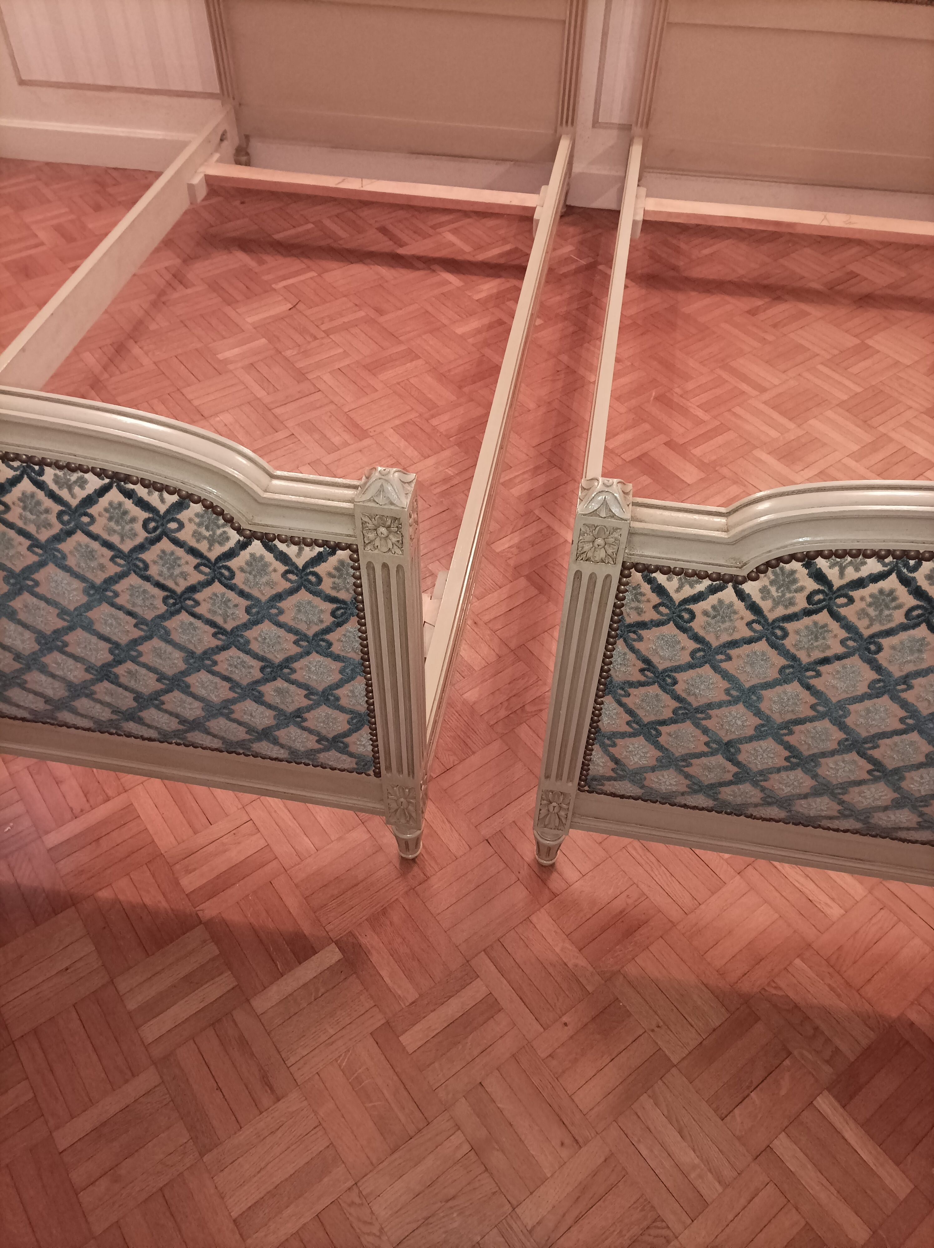 Louis XVI beds