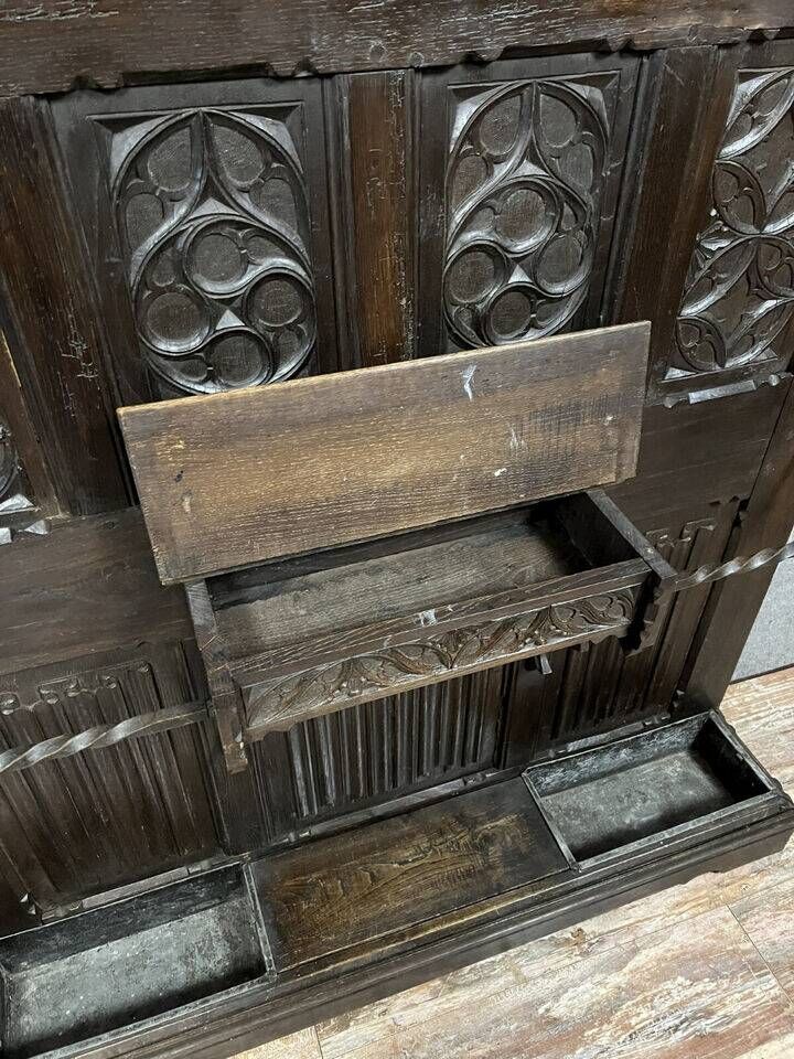 Neo-Gothic coat rack in carved oak, 19th century