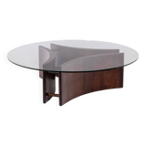 Table basse en palissandre, de forme concave. Années 1970.