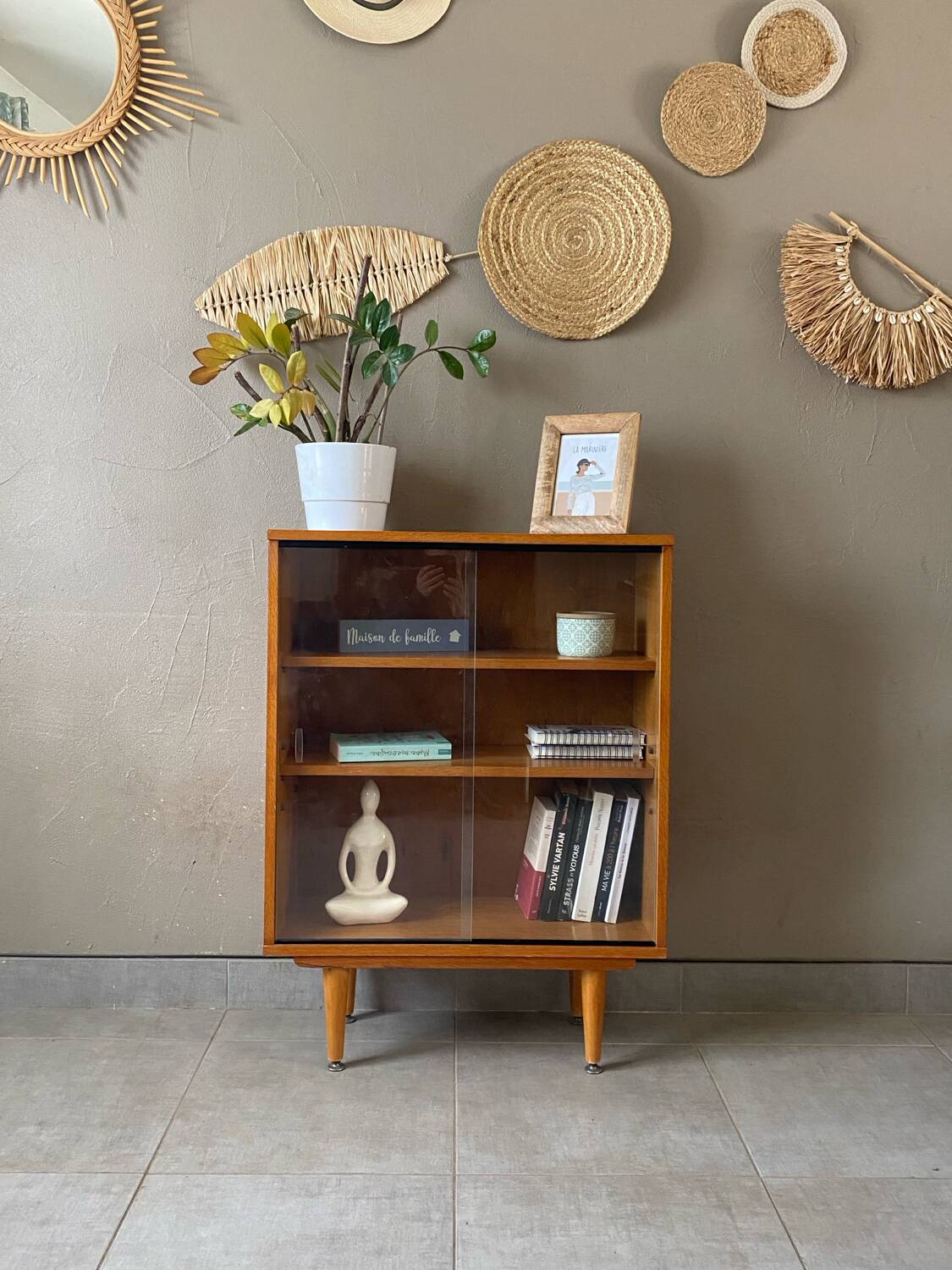 Very beautiful vintage library display case from the 60s