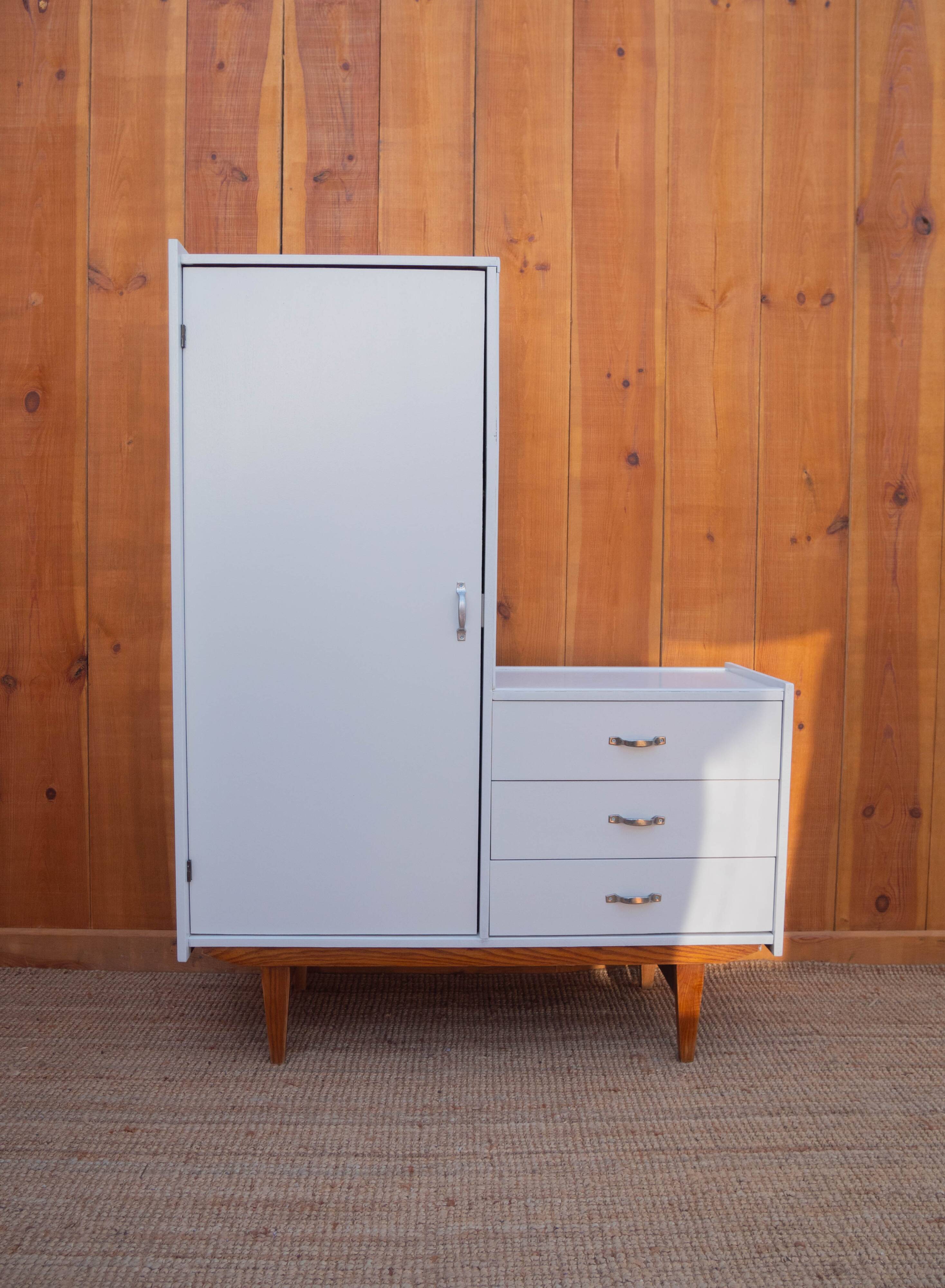 Asymmetrical wardrobe