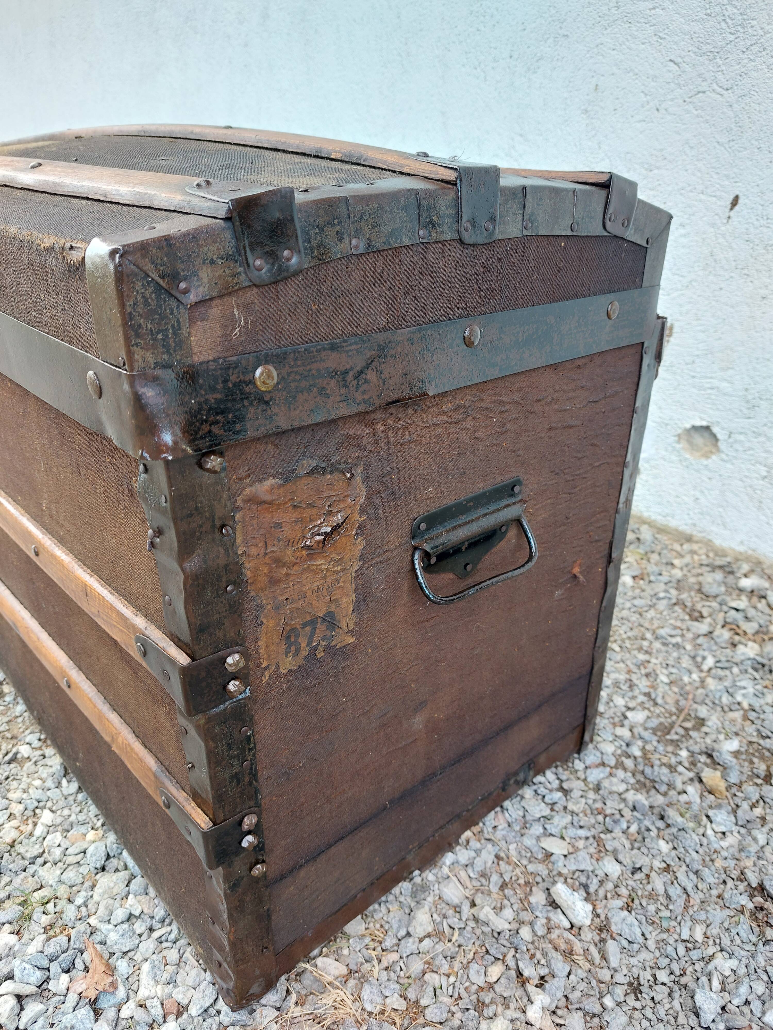 Storage trunk, trunk