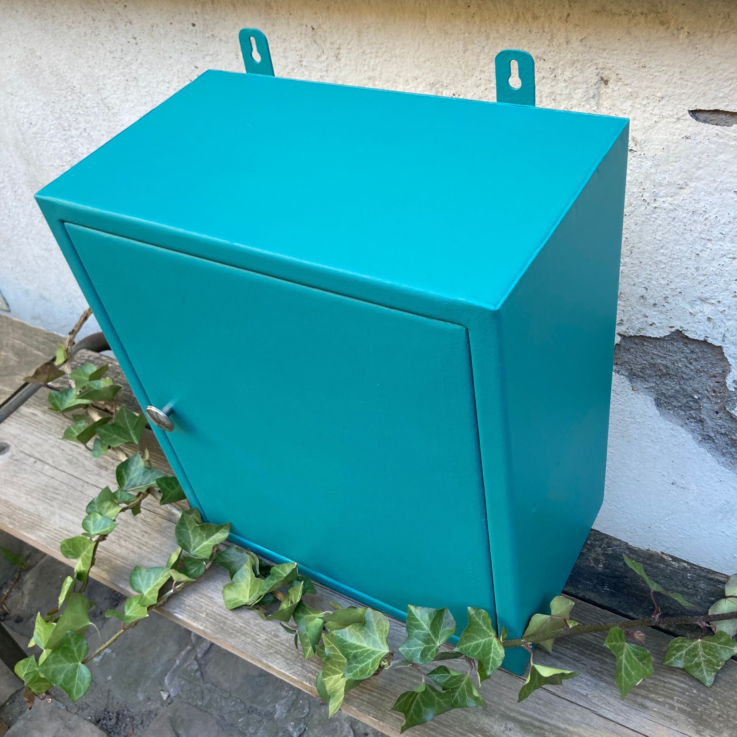 Metal medicine cabinet