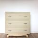 Commode vintage couleur crème d'artichaud