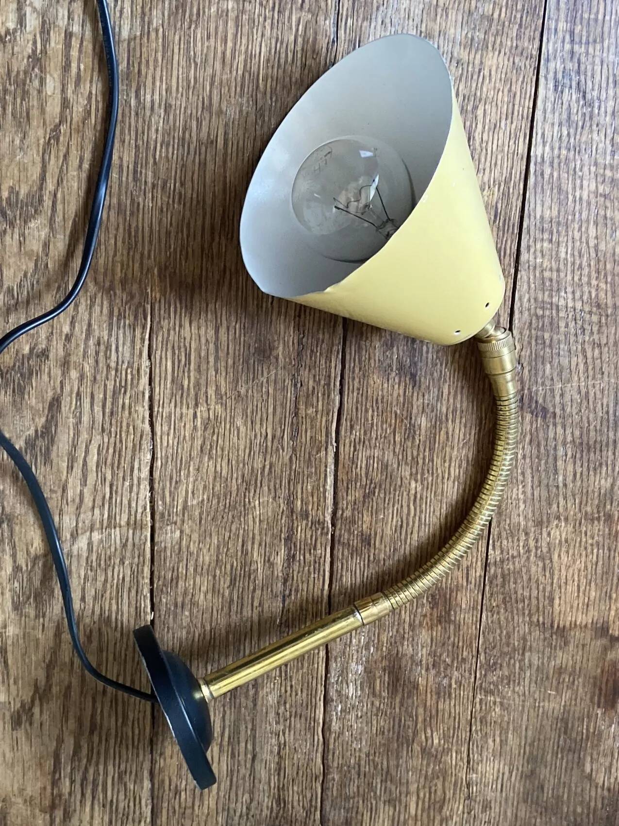 Vintage adjustable wall light – yellow metal and brass – 1960s