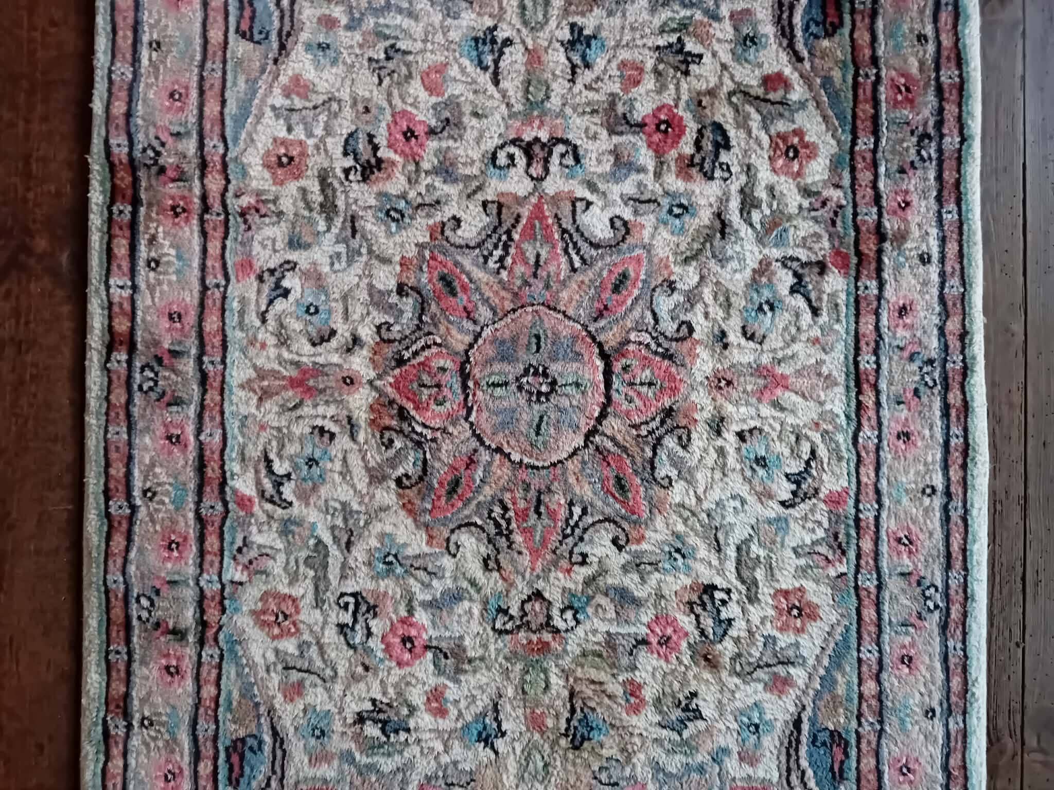 Handmade Pakistani wool and silk rug 124x77cm