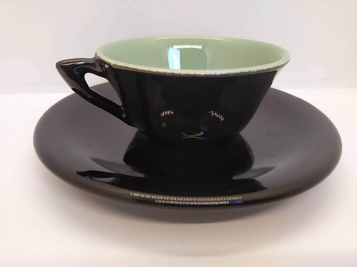 Set of 7 cups and saucers from the 50s.