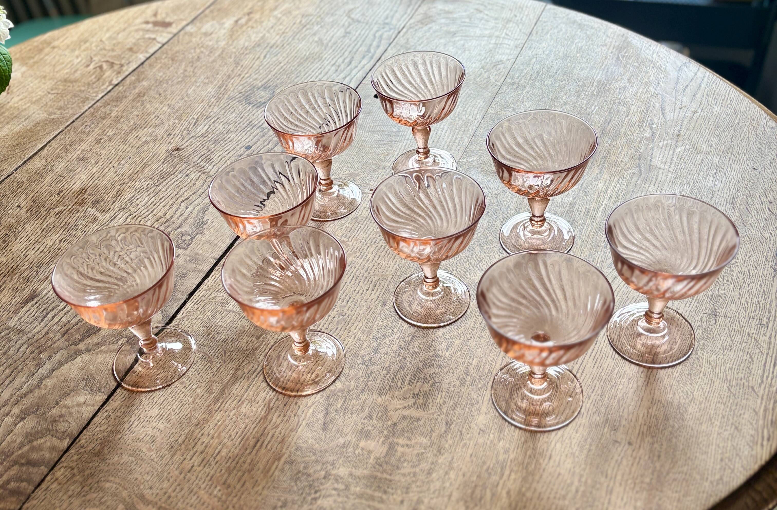Lot de 9 coupes  à champagne vintage en rosaline