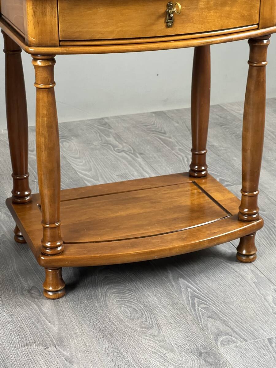 Paire de tables de chevet en bois, XXe Siècle