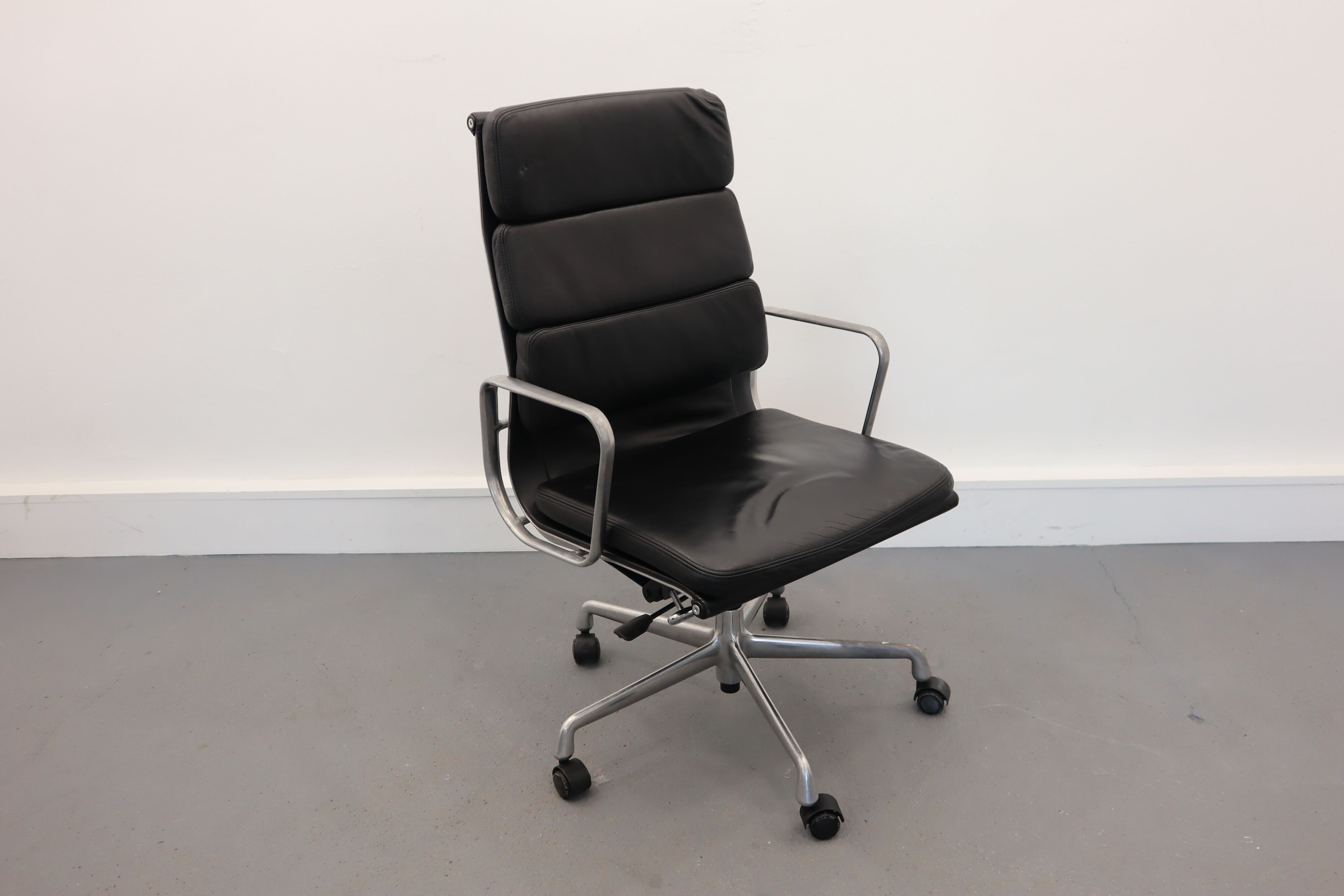 EA 219 swivel armchair by Charles & Ray Eames for Vitra, 1978