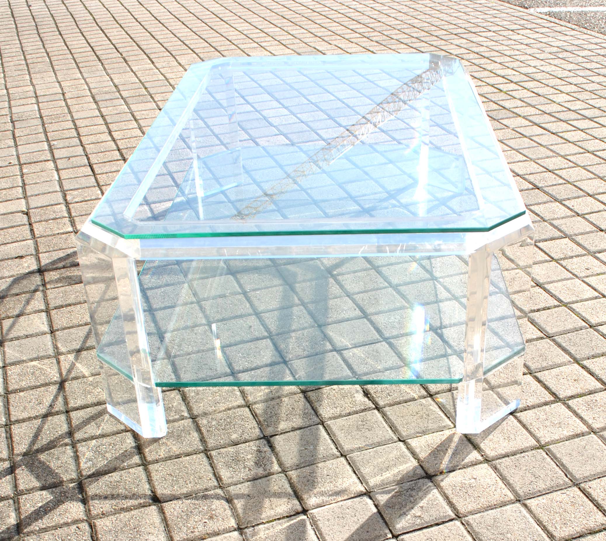 Modernist coffee table in glass and plexiglass altuglas design David Lange 1980