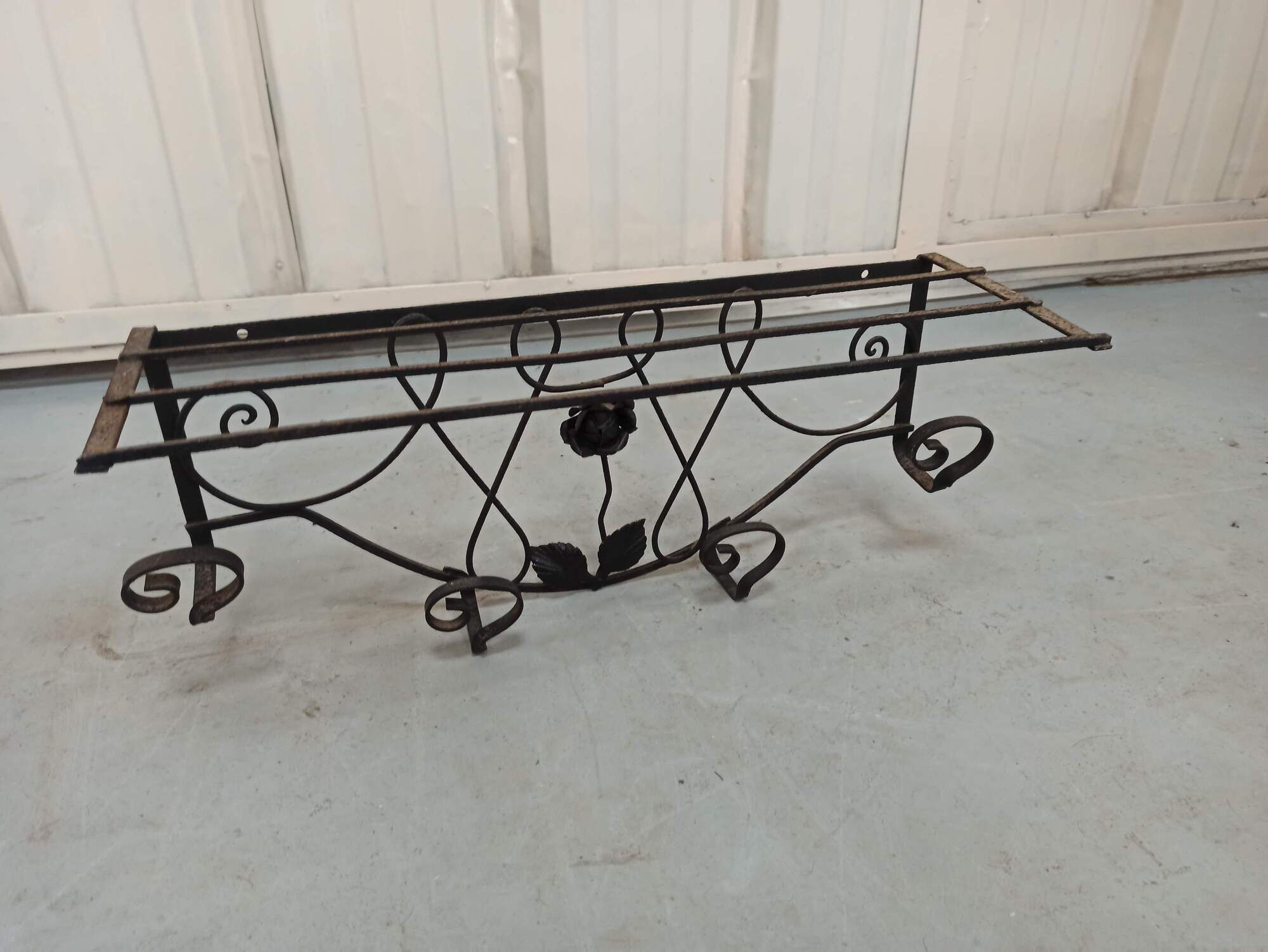 Coat rack in wrought iron art deco patère with decoration of black rose coat rack coat rack
