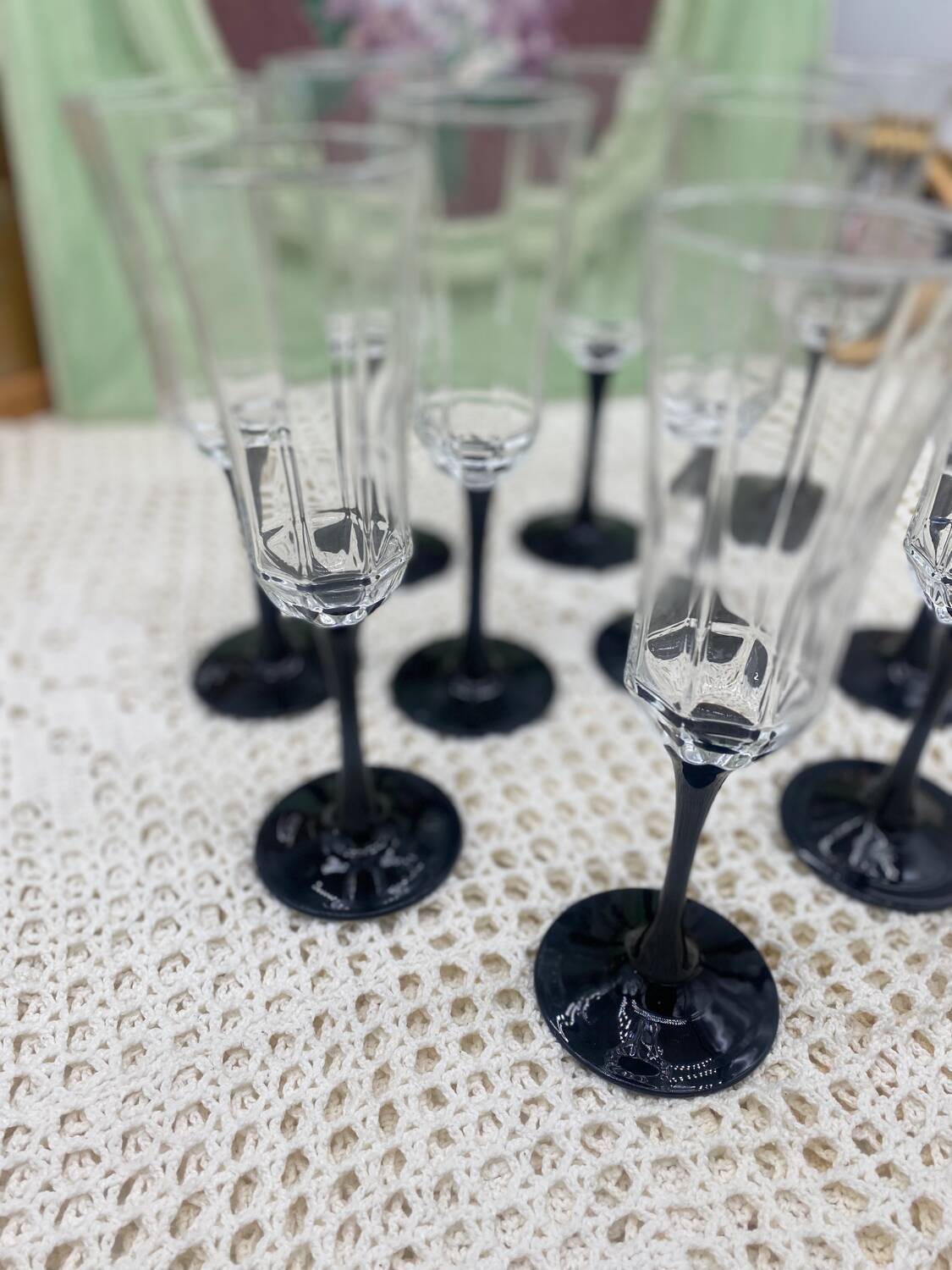 10 champagne flutes