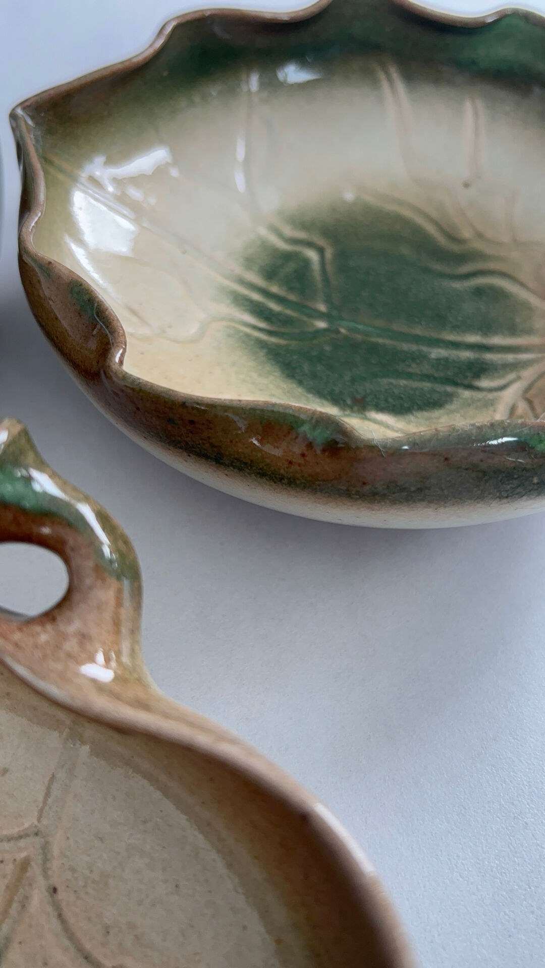 Set of 3 vintage ceramic leaf-shaped dishes, catchalls.