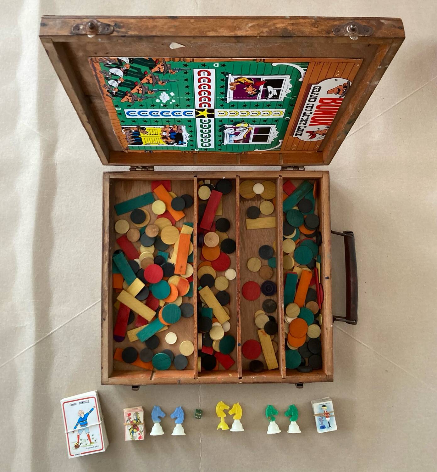 EURÊKA handcrafted games case from the early 20th century