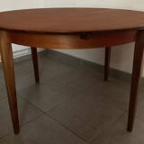 Scandinavian round teak dining table from the 60s extendable