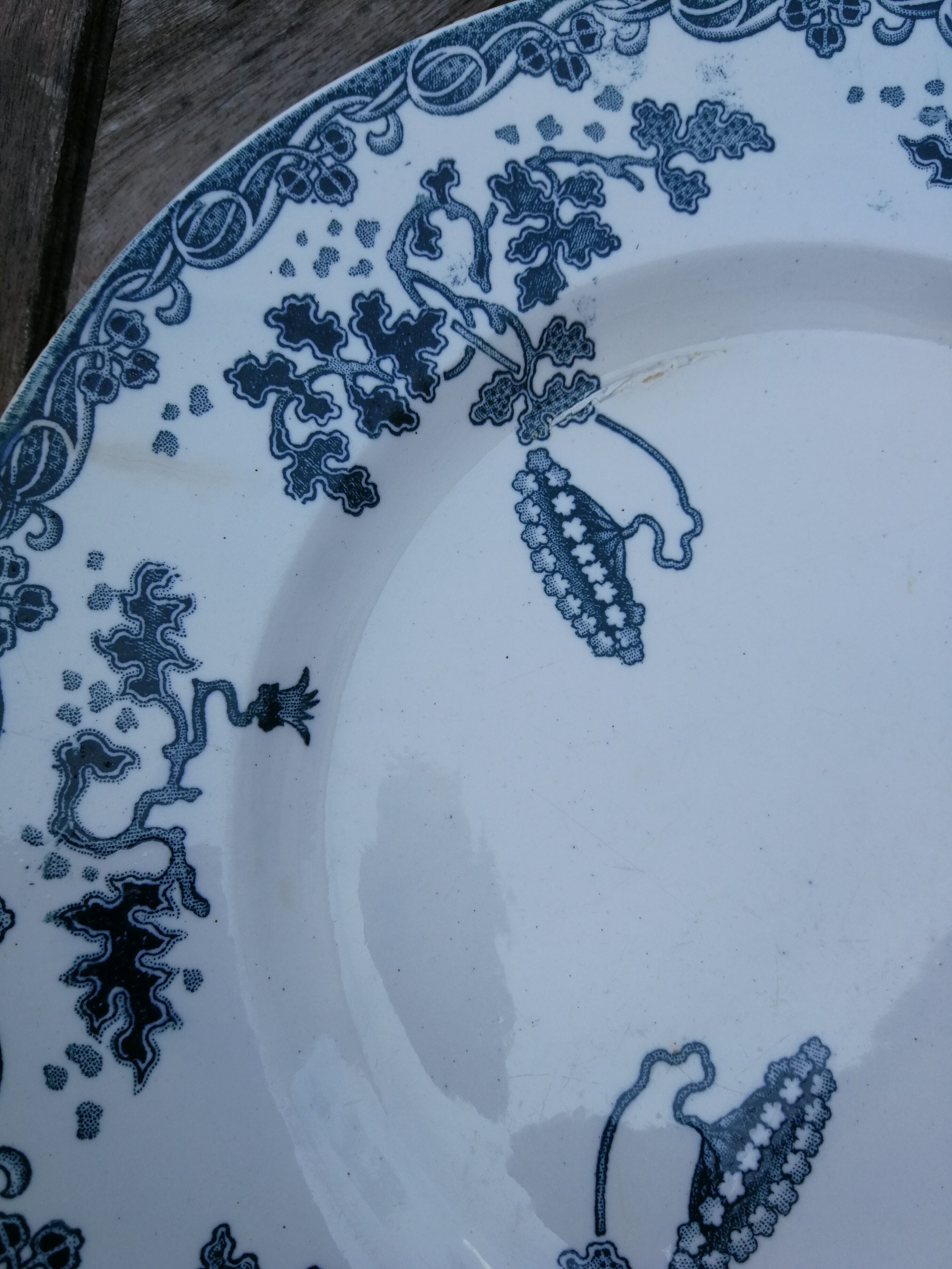 Set of 9 flat plates in iron earth St Amand and Hamage