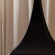 Lampe en céramique noire et blanche - Fabriquée à la main en Italie, lumière de chevet moderne de style Memphis