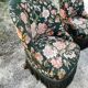Deux fauteuils crapaud, motifs floraux