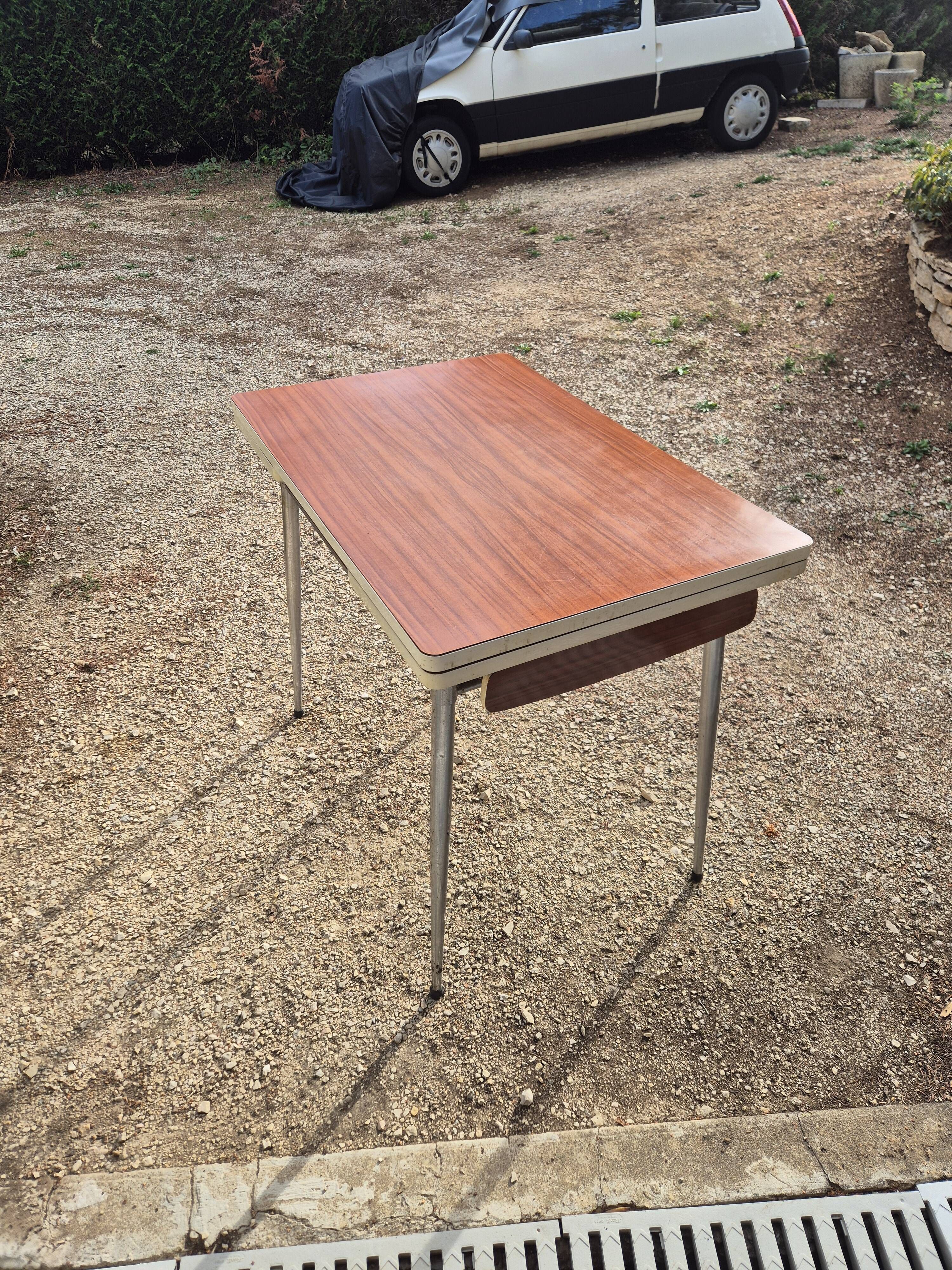 Table formica