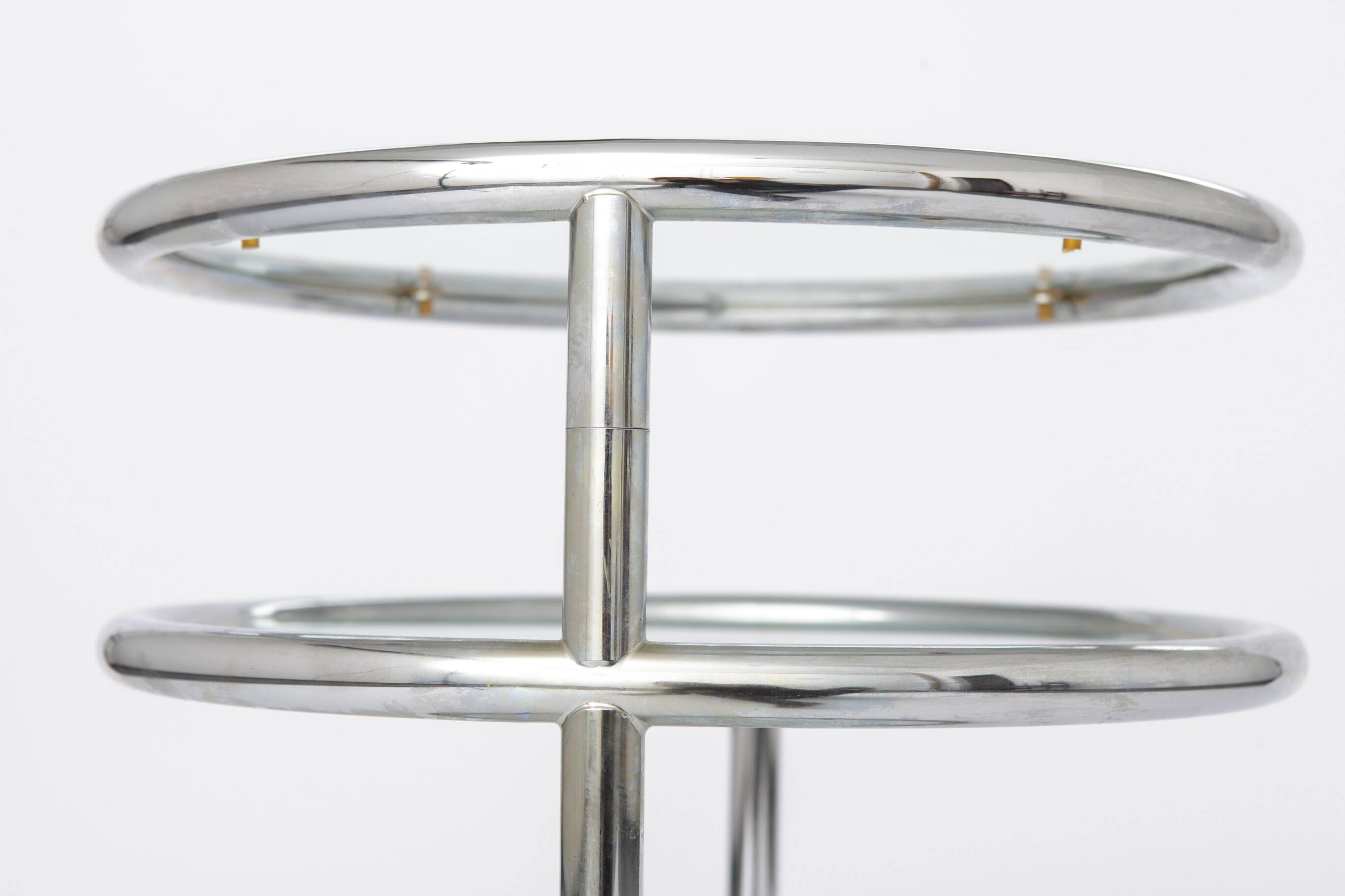 Table d'appoint vintage en chrome et verre, Allemagne années 1970, style mid-century moderne ronde.