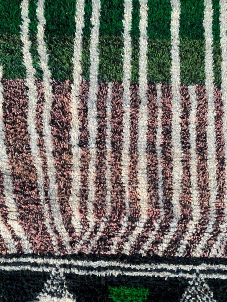 Beni Ourain Berber rug, handwoven in traditional style, size 200 x 300 cm.