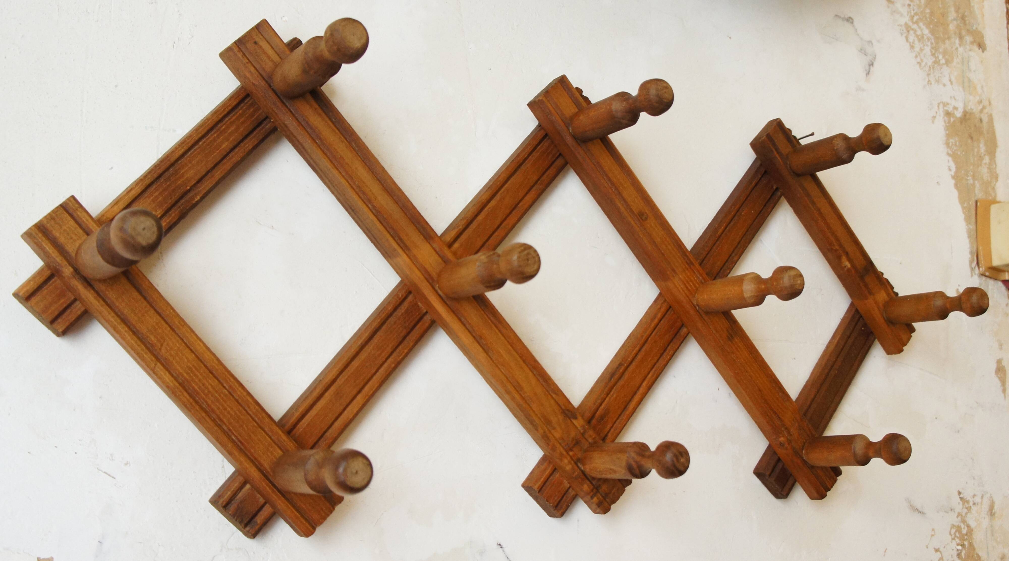 Wall coat rack "accordion" in solid wood