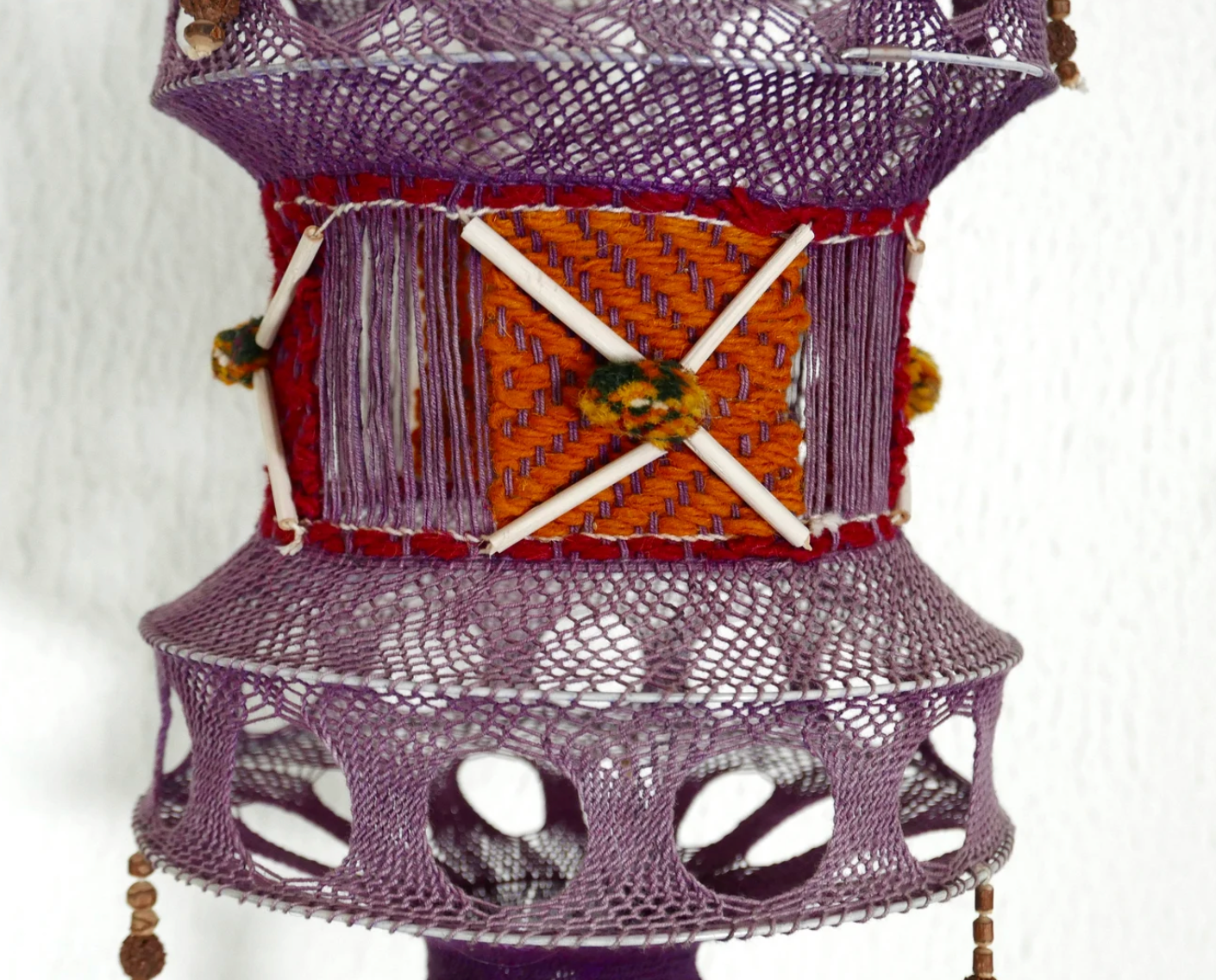 Suspension violette en macramé, années 70