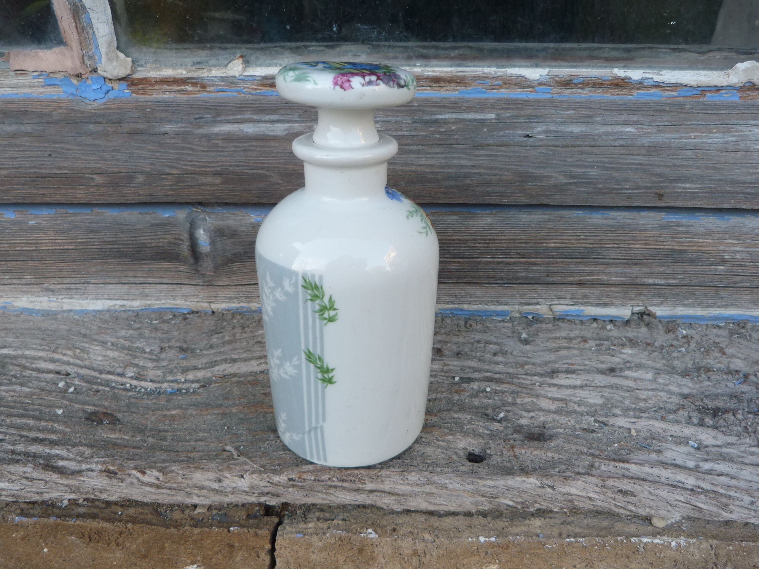 Flowered Paris porcelain toilet bottle