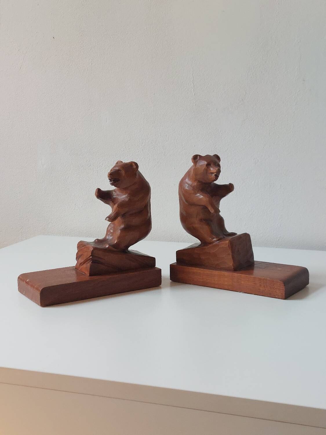 Paire de serre-livres vintage en bois sculpté à la main, décor ours