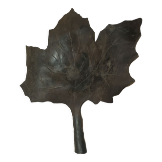 Empty metal maple leaf pocket