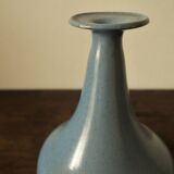 Soliflore artisanal en céramique bleue signée JS