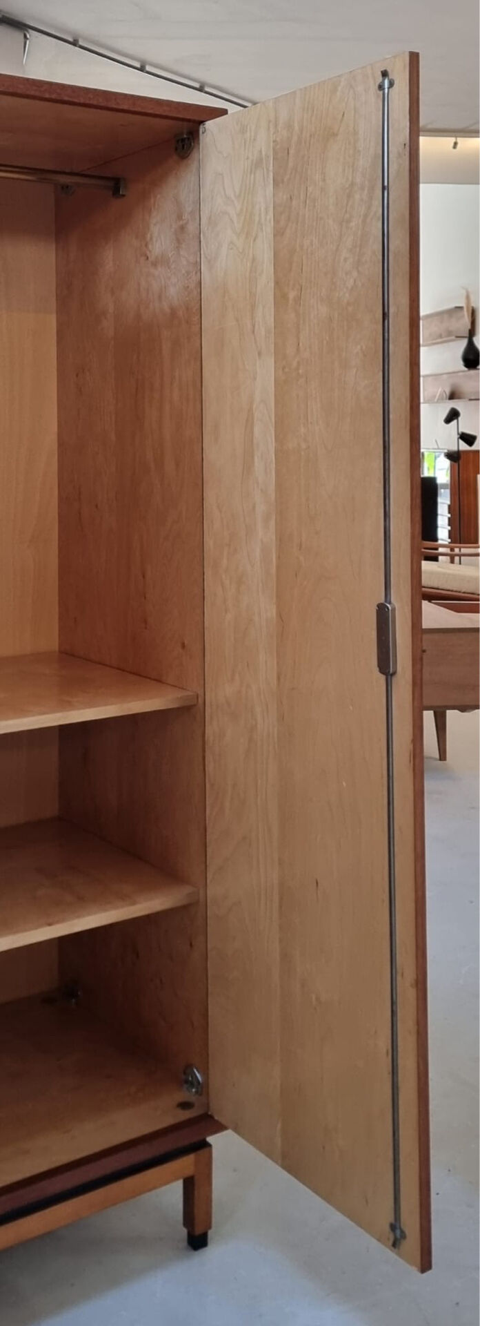Armoire du milieu du siècle