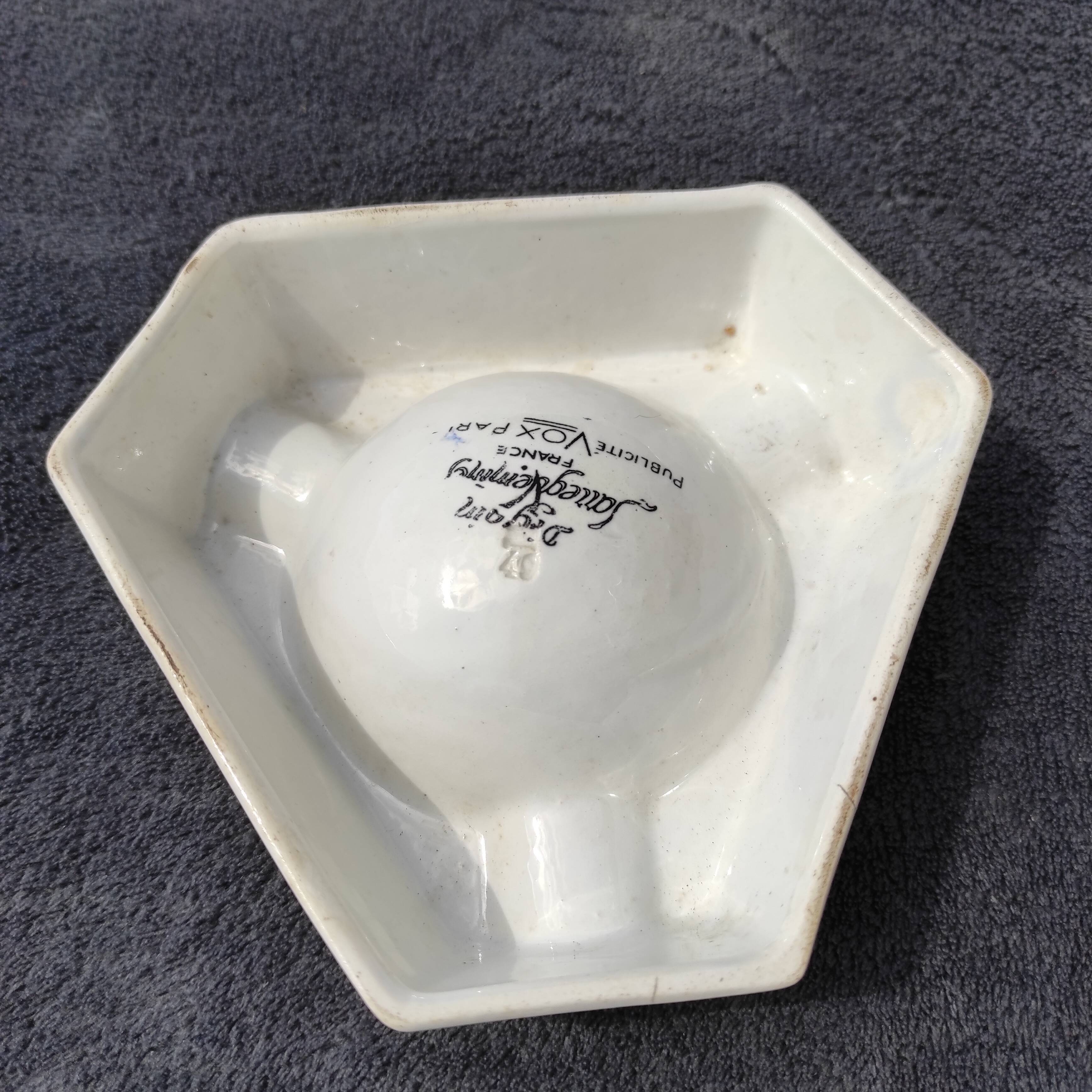 Triangular bar ashtray advertising martini the guaranteed appetite