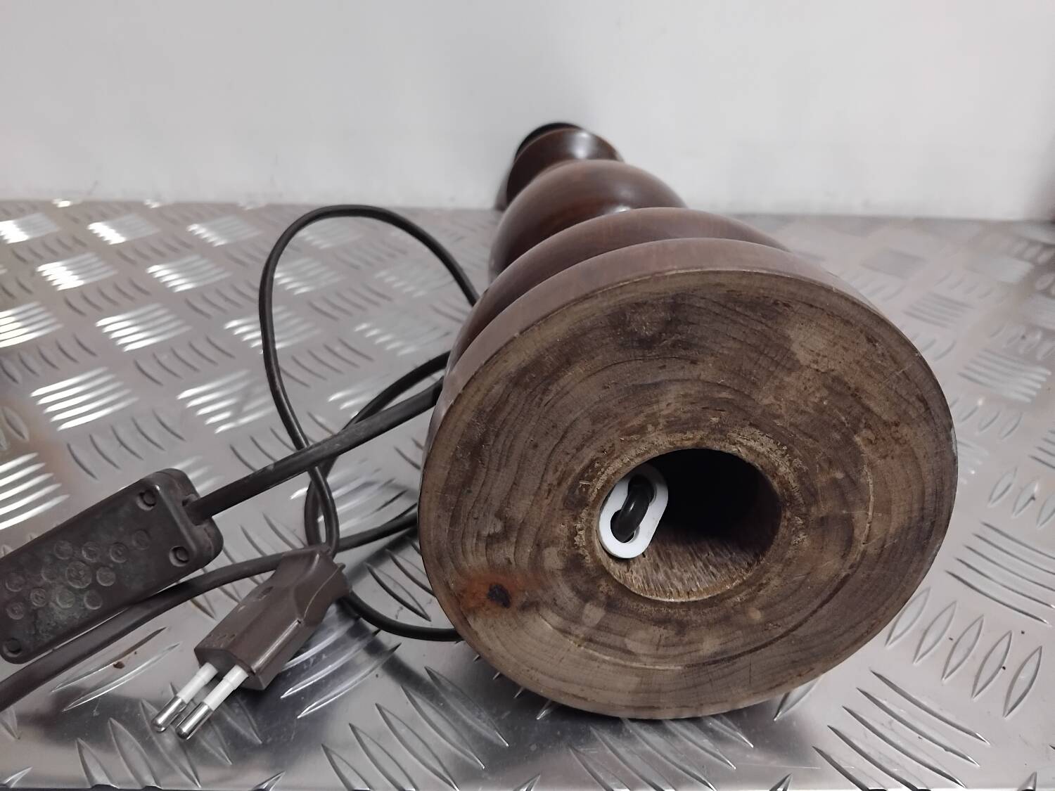 Pied de lampe en bois tourné