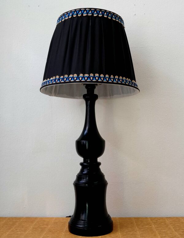Lampe en bois art déco 1930 et abat jour couture
