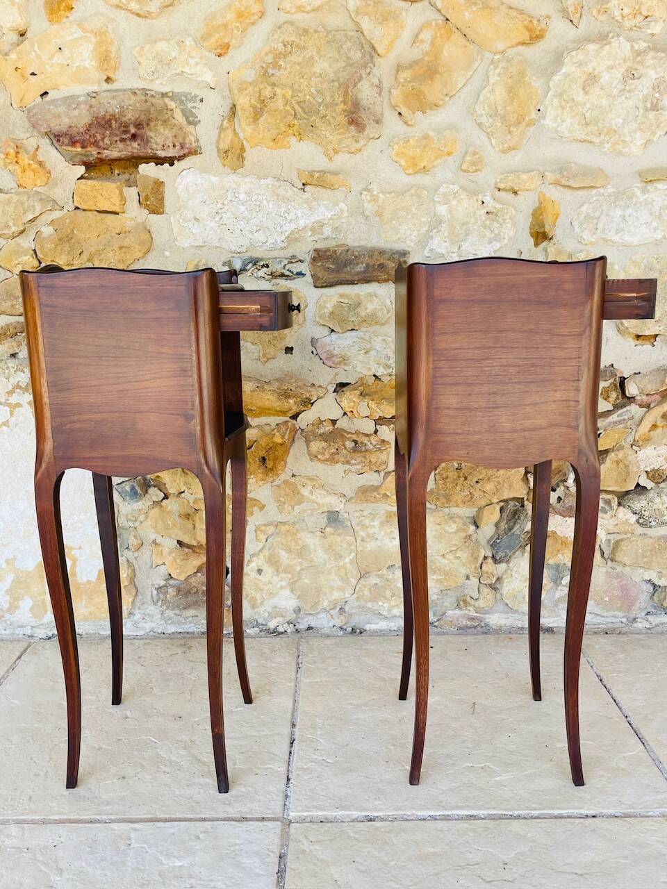 Paire de chevets style Louis XV en noyer