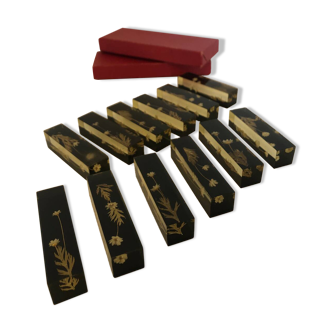 12 knife rests with vegetable inclusions