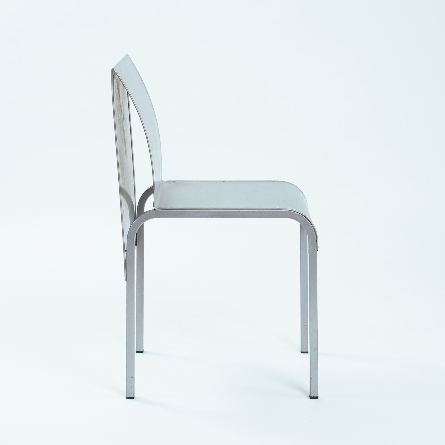Ensemble de salle à manger sculptural postmoderne en aluminium et acier, Belgique, années 1980/90.