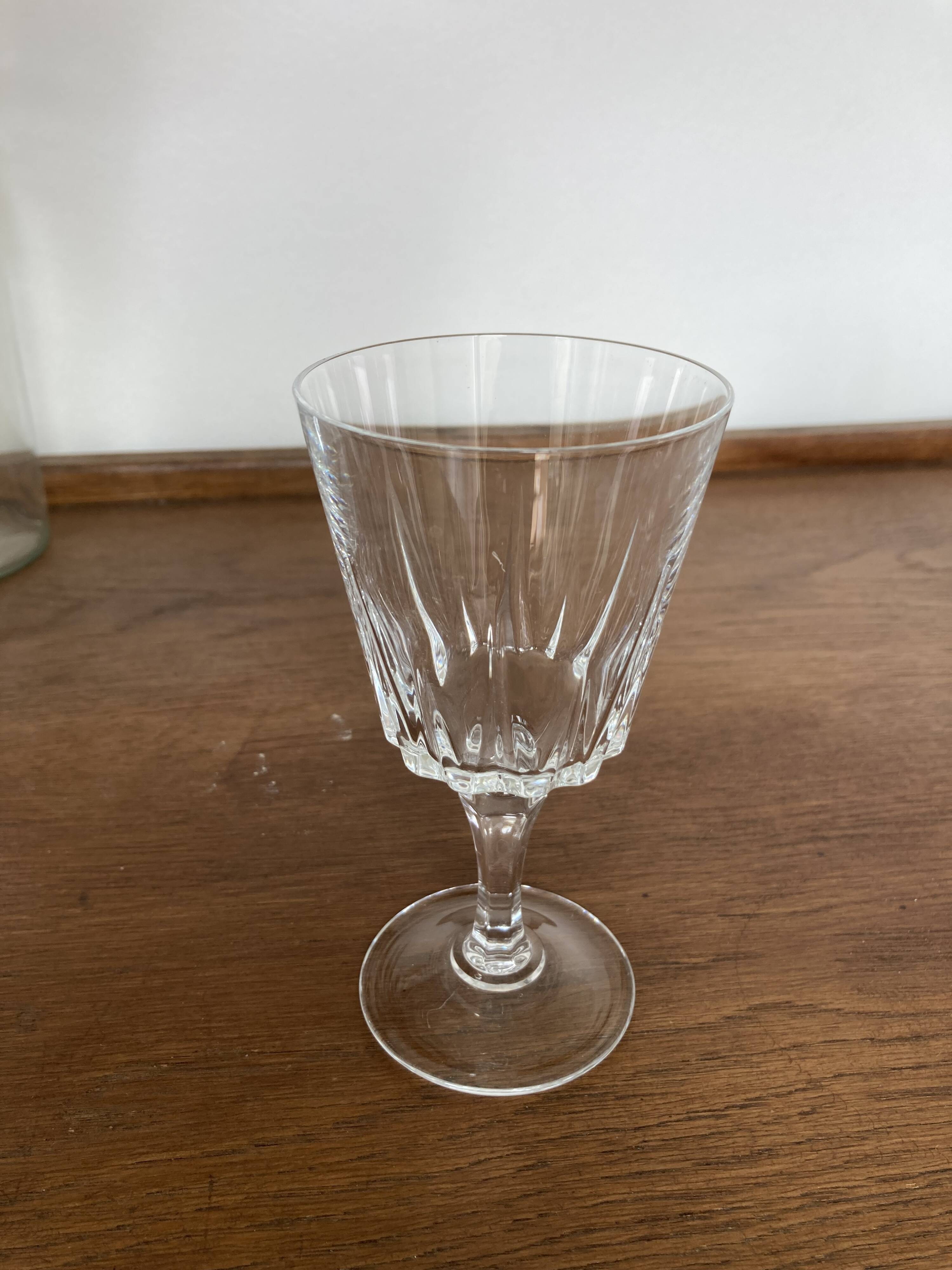 Set of 8 mismatched Arques crystal glasses