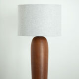 Lamp with oblong foot