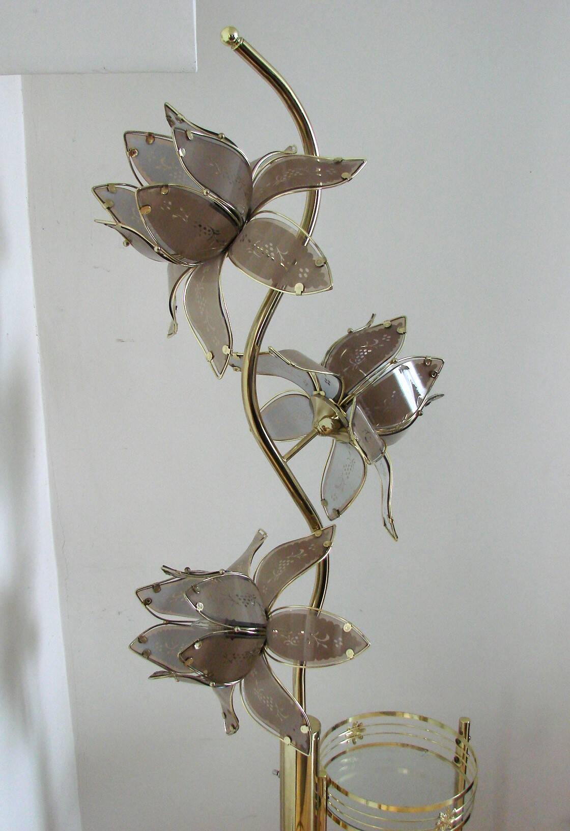 Floor lamp with flower bed - Hollywood Regency, brass and glass, 1970s.