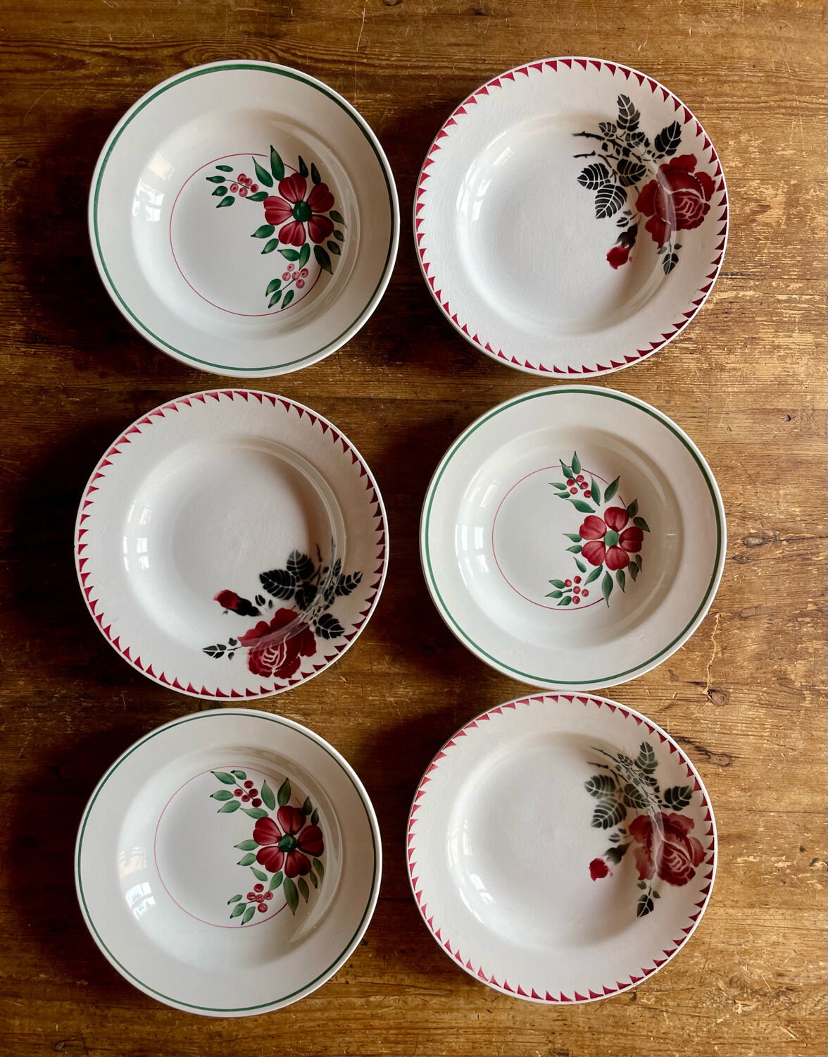 Mismatched plates l'Amandinoise