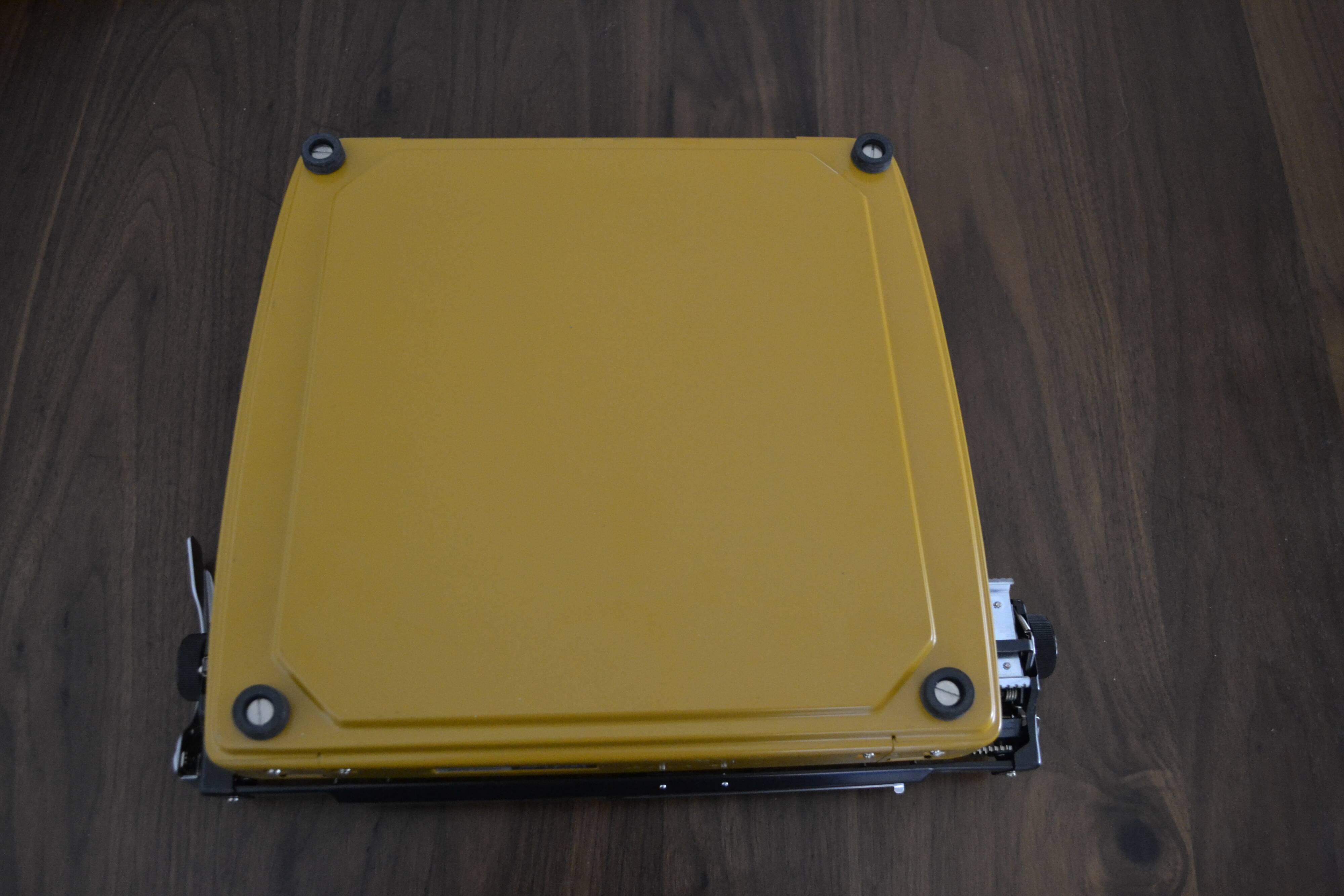 Brother deluxe 262tr orange typewriter