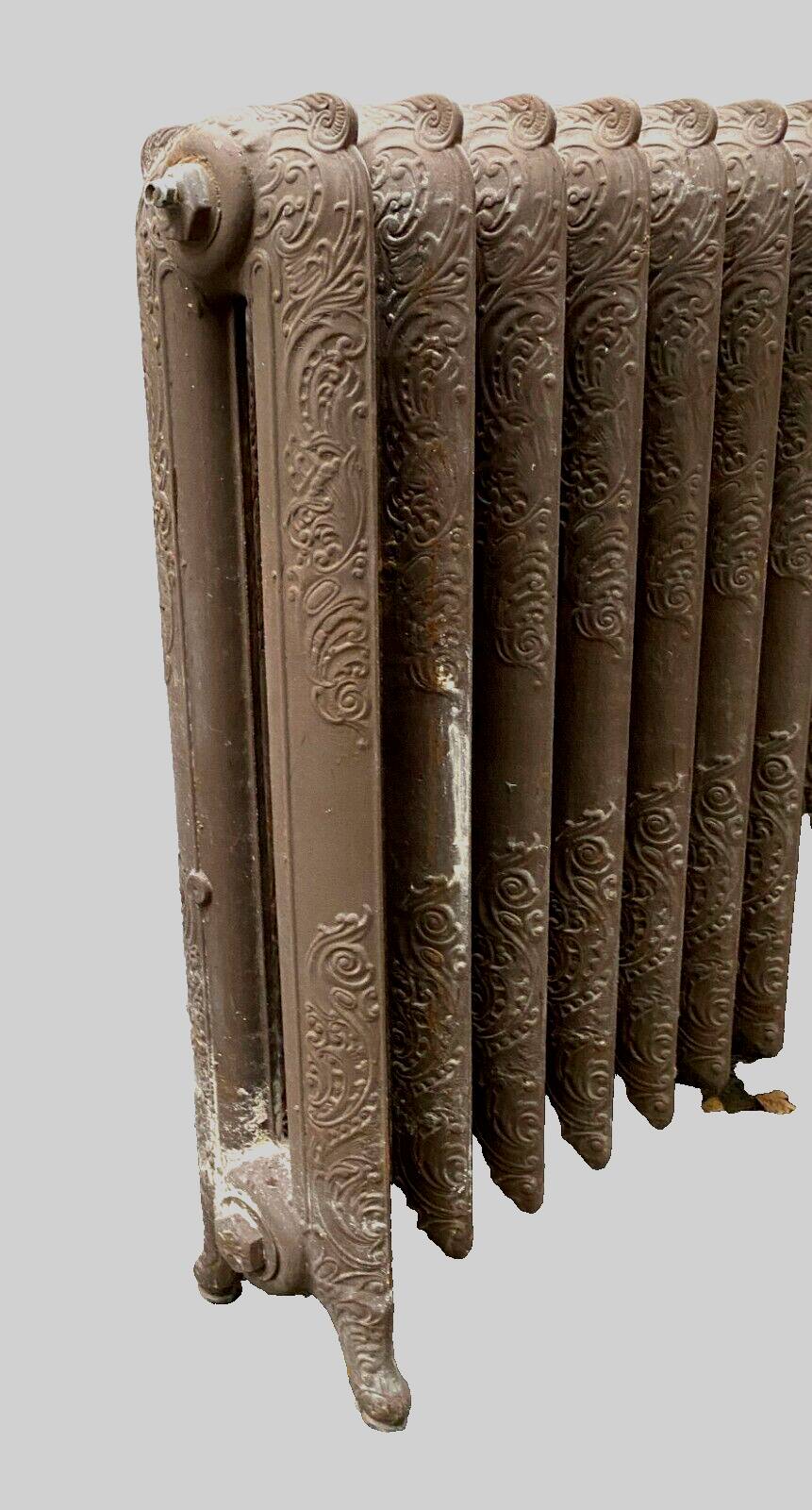 Radiateur ancien a lames fleuries en fonte de fer XX siècle